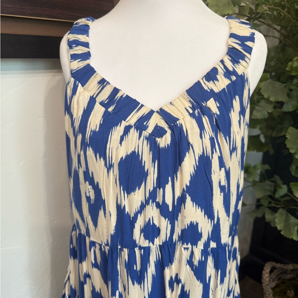 NWOT Evereve Blue and Cream Patterned Maxi Dress - Picture 2 of 11